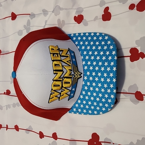 Wonder Woman hat - Picture 1 of 3